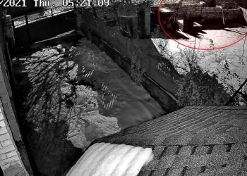 Caz ieşit din comun la Orhei. Momentul în care un tânăr este bătut şi băgat cu forța într-un automobil, filmat | VIDEO