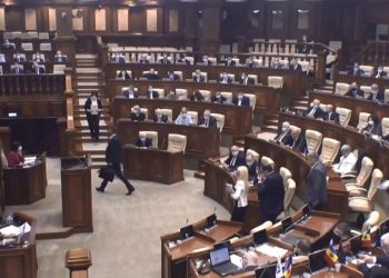 Platforma „Pentru Moldova” a părăsit sala de ședințe a Parlamentului și refuză să voteze Guvernul Gavrilița
