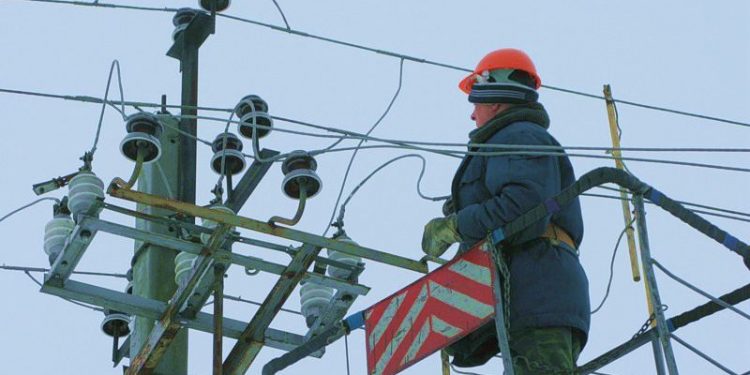 Сильный ветер оставил без электричества 19 населенных пунктов страны: Спецслужбы ликвидировали неполадки | VIDEO