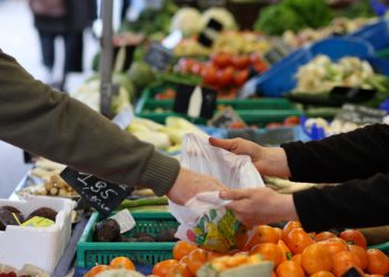 Val de scumpiri în ianuarie. La ce produse au crescut prețurile cel mai mult