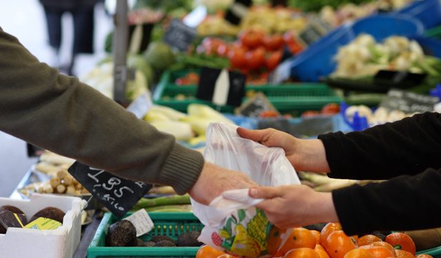 Val de scumpiri în ianuarie. La ce produse au crescut prețurile cel mai mult