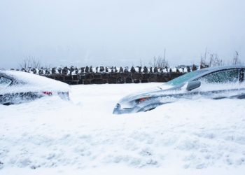 O furtună de zăpadă a lovit mai multe state americane. Centrele de vaccinare anti-Covid au fost închise