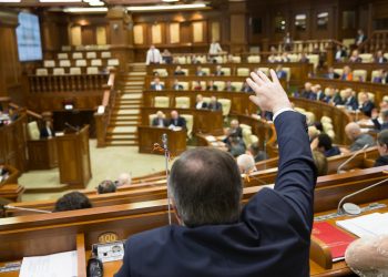 Deputații au aprobat demisia unui deputat PSRM. Cine ar urma să-i ia locul