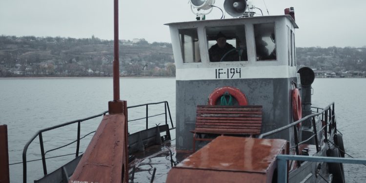 Feribotul de la Molovata și-a întrerupt, din nou, circulația