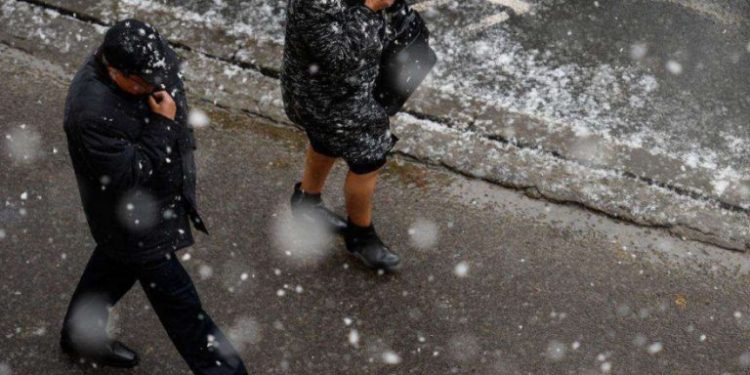 Primăvara începe cu fulgi. Ce temperaturi sunt prognozate pentru prima zi a lunii martie