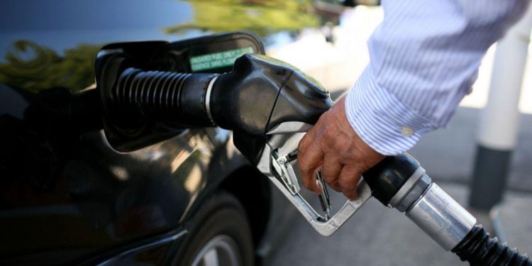 Carburanții s-au scumpit din nou. Este pentru a treia oară în această lună