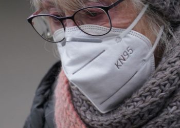 Noua dispută privind măștile în Europa. Motivele pentru care doar unele țări impun măști cu grad mai mare de protecție