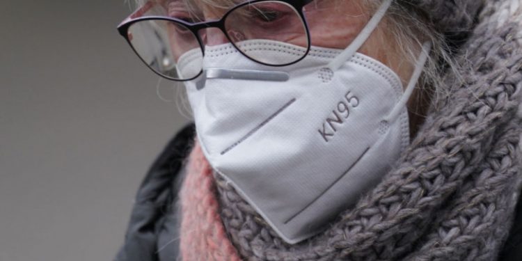 Noua dispută privind măștile în Europa. Motivele pentru care doar unele țări impun măști cu grad mai mare de protecție