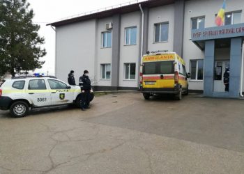 Cantemir: Un bebeluș s-a născut într-o ambulanță blocată în noroiul din sat