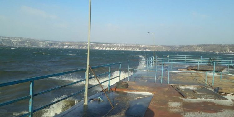 Feribotul de la Molovata și-a suspendat activitatea