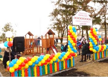 Echipa Partidului „ȘOR” a inaugurat un teren de joacă modern și colorat pentru micuții din Alava, raionul Ștefan Vodă | VIDEO