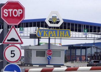 Plăcuțele neutre, obligatorii pentru călătoriile în Ucraina. Reguli noi pentru conducătorii auto din stânga Nistrului
