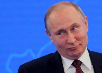 Putin spune că nu vrea să facă „pe maimuța” și să se vaccineze public împotriva COVID