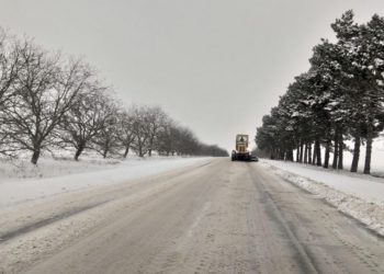 Pe drumurile publice naționale se circulă în condiții de iarnă