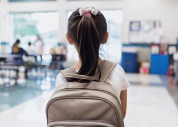 Situație alarmantă în școli și grădinițe. Elevii unui liceu din Chișinău revin la orele online | VIDEO