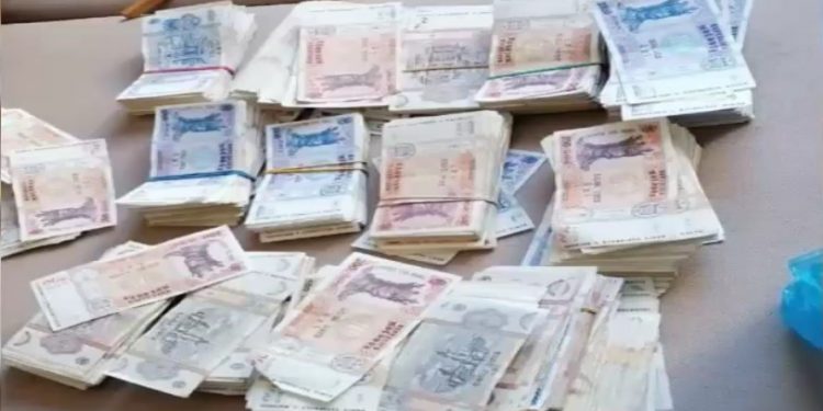 Încă 5 persoane, implicate în escrocheriile cu cardurile bancare, au fost reținute