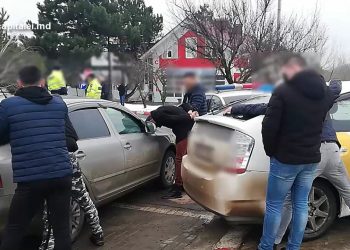Patru tineri, reținuți în flagrant pe o stradă din Chișinău