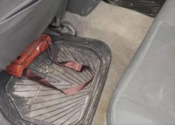 Prinși și reținuți în plină zi, în mijlocul străzii. Tinerii au fost anterior judecați pentru aceeași infracțiune | VIDEO