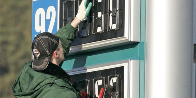 Ce spune ANRE despre scumpirea carburanților