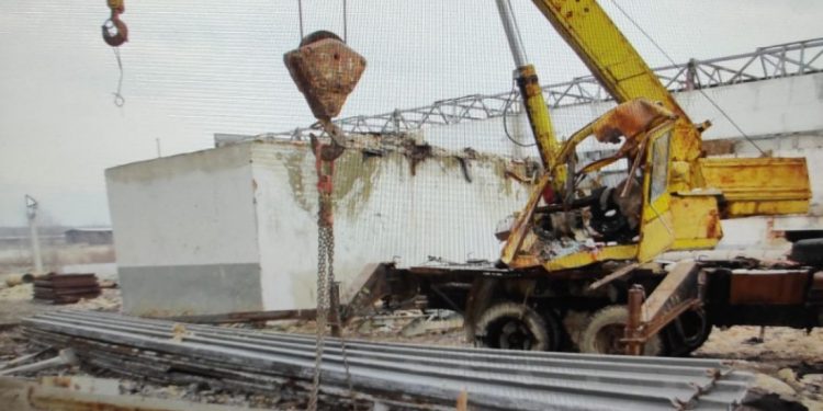 Tragedie la locul de muncă: O coloană din metal a căzut peste un muncitor și l-a omorât