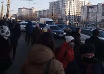 Trafic infernal pe străzile capitalei. Mai mulți șoferi, nevoiți să petreacă dimineața în ambuteiaj