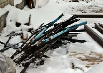 Doi bărbați din raionul Criuleni au sustras 16 cruci de metal din cimitir. Ce au vrut să facă cu ele | VIDEO