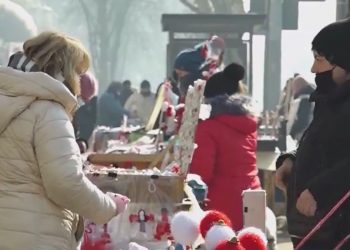 Chișinăul, împânzit de mărțișoare pentru toate buzunarele: Comercianții spun că pandemia a afectat vânzările din acest an | VIDEO