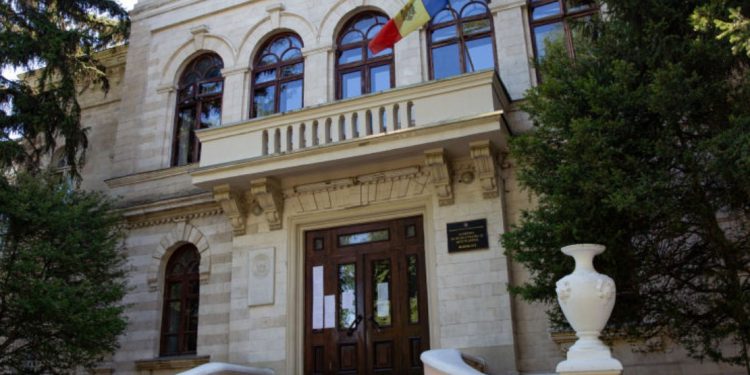 MECC a venit cu o reacție după ce profesorii Academiei de Arte din Chișinău au amenințat cu proteste | VIDEO