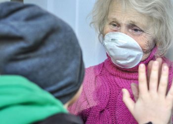 Pandemia: Record sumbru de decese în SUA, unele țări se redeschid treptat, iar altele intră în valul trei | VIDEO