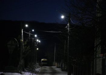 Motiv de bucurie pentru locuitorii din Seliște. Toate străzile au fost iluminate datorită echipei Partidului „ȘOR” | VIDEO