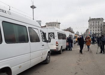 Firmele private de transport din Chișinău se alătură protestului APOTA și își sistează marți activitatea