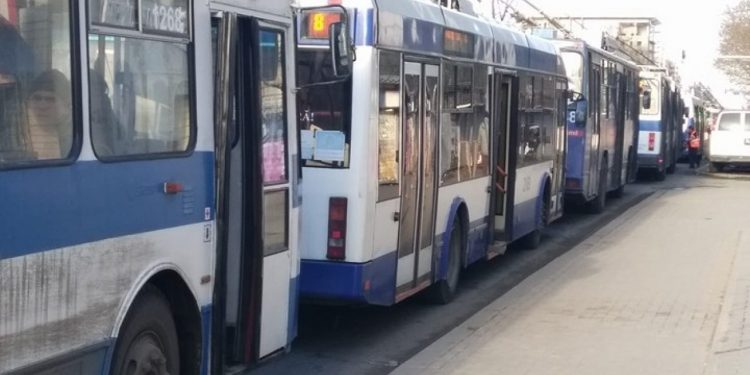 Călătoria cu transportul public în Capitală s-ar putea scumpi. Pasagerii: E o prostie mare | VIDEO