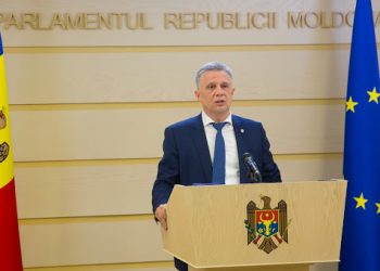 Вадим Фотеску: Из-за противостояния между президентом и парламентом теряет в первую очередь страна