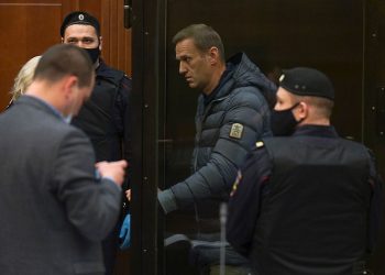 Алексея Навального отправили в колонию на 3,5 года