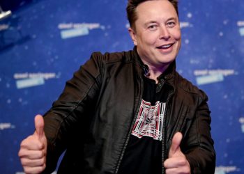Elon Musk îi face o invitație surprinzătoare lui Vladimir Putin pe Clubhouse
