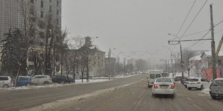 Noapte grea pentru angajații de la Autosalubritate. Autoritățile din capitală susțin că au făcut tot posibilul, localnicii nu sunt mulțumiți de rezultat | VIDEO