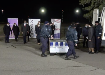 Primul lot de vaccin achiziționat prin intermediul platformei COVAX a ajuns în țară | VIDEO