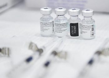 В Японии из-за поломки рефрижератора испортилось около 1 тыс. доз вакцины