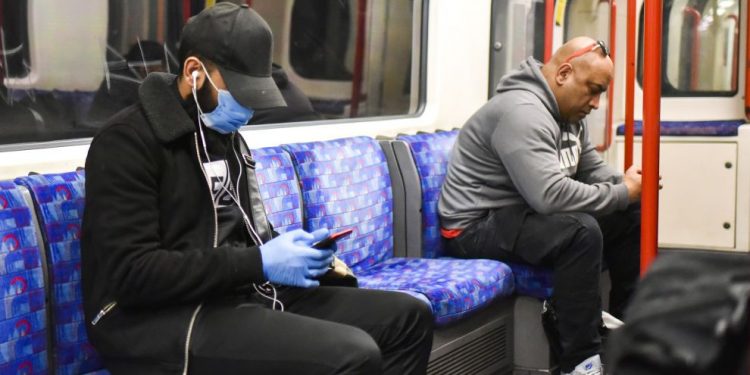 В США от масочного режима отказались уже 16 штатов