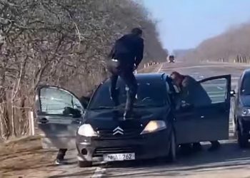 Momentul în care pistolarul de la Holercani este reținut de ofițerii INI pe traseul Criuleni-Chișinău | VIDEO