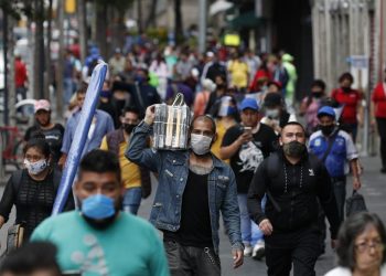 Proteste anti-lockdown în Berlin, România să ajungă în curând vârful valului trei al pandemiei, antirecorduri în Slovacia și Ungaria | VIDEO