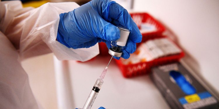 «Emoțiile sunt pozitive, eu am încredere în vaccin». Campanie de imunizare la Orhei: Primii medici vaccinați anti-COVID | VIDEO