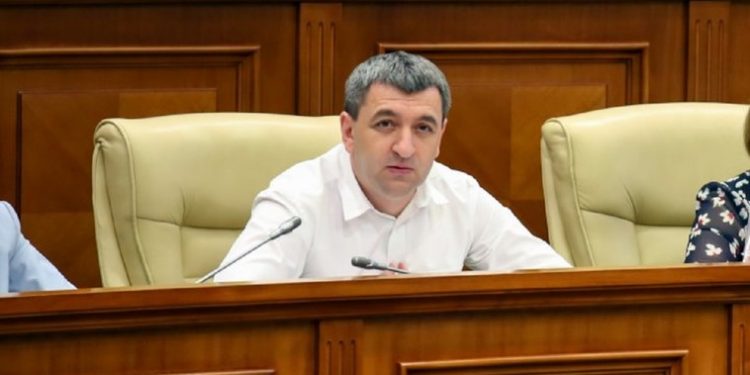 Deputatul PAS, Lilian Carp: Sper că Petru Jardan nu este țap ispășitor în cazul concesionării Aeroportului Chișinău
