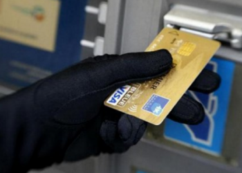 Escrocherii cu carduri bancare: Tranzacții de milioane și 2 reținuți