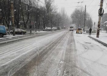 В столице троллейбусы из-за наледи ходят с опозданием