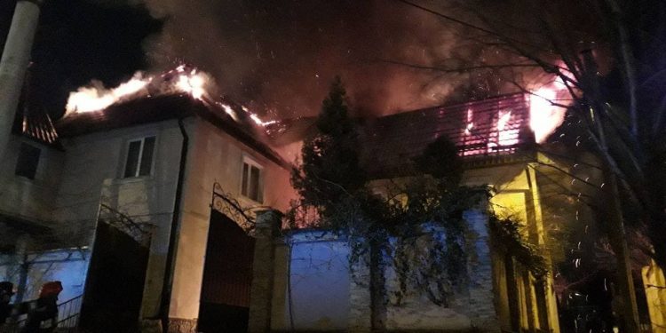 В столице горел люксовый особняк. ГИЧС назвали причину пожара