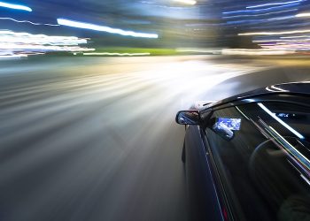 Radarul poliției l-a prins pe un șofer când „zbura” cu 183 de km/h spre Bălți. BMW-istul a fost oprit la timp