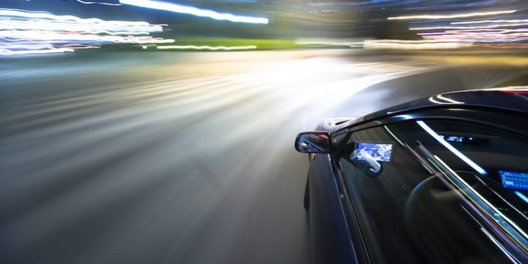 Radarul poliției l-a prins pe un șofer când „zbura” cu 183 de km/h spre Bălți. BMW-istul a fost oprit la timp