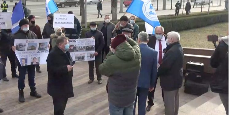 Federația Sindicală a Feroviarilor, la protest în fața Parlamentului. Oamenii cer să fie salarizați