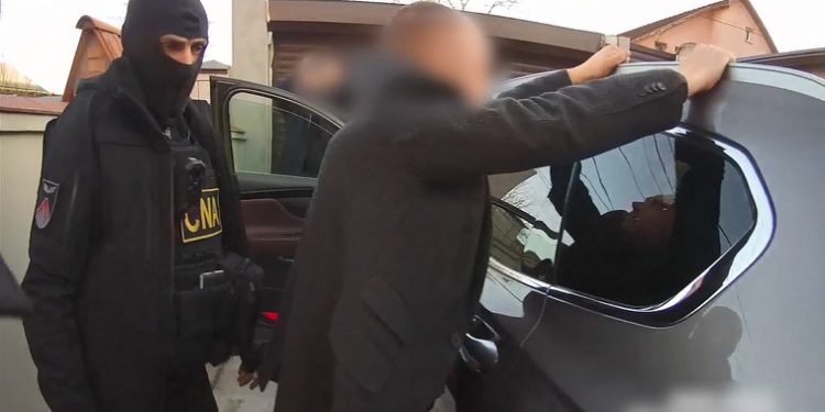 Un chișinăuian a cerut mii de euro de la un antreprenor ca să-i rezolve o problemă cu SPIA